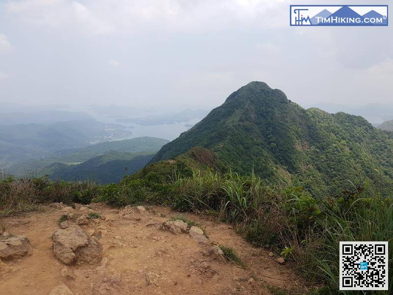 牛押山山頂沒有標高柱，但有無限風光。