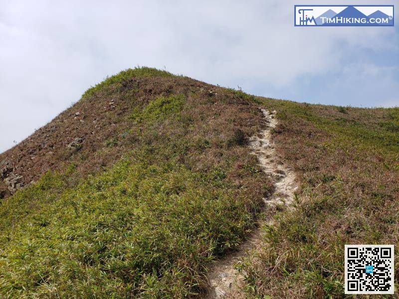 離開虎吼石河後，面向鳳凰山轉左行。