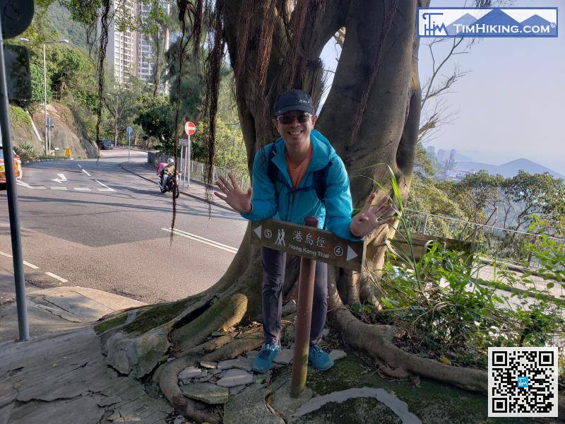 起步點在黃泥涌峽，在布力徑入口設有港島徑第四、五段的分界路牌。