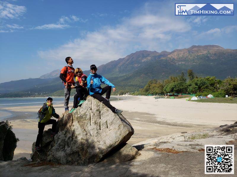 Pui O Beach is a well-known campsite spot. It has ample facilities and beautiful scenery.