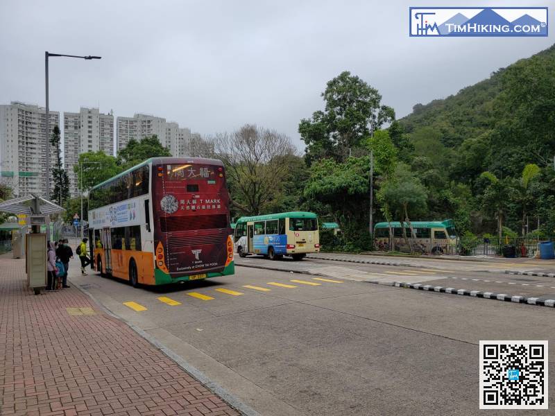 在寶馬山總站落車