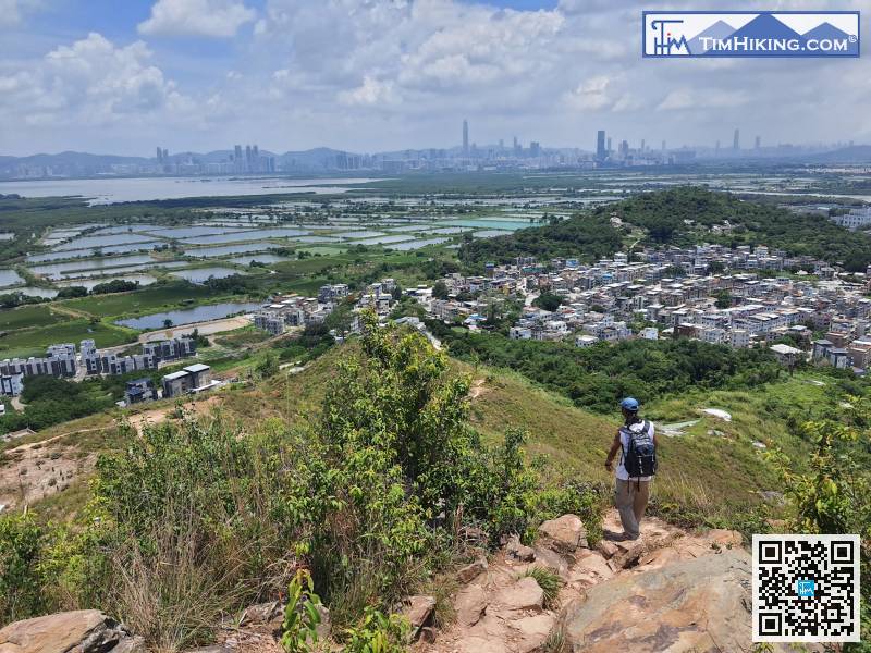 欣賞完無敵的風景，便向住豐樂圍落山。