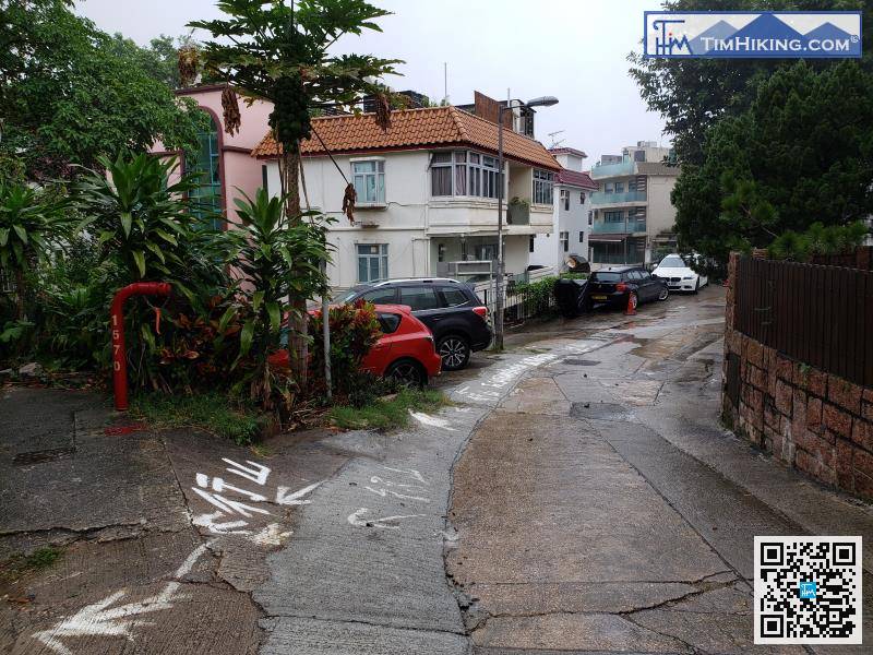 離開需要行一段路，先沿北港凹路落山。