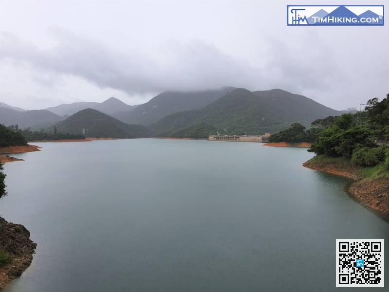 近大潭道出口處，是觀賞大潭篤水塘的理想位置。