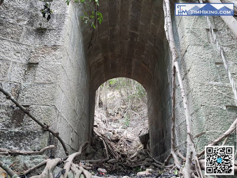 原路折返回拱橋