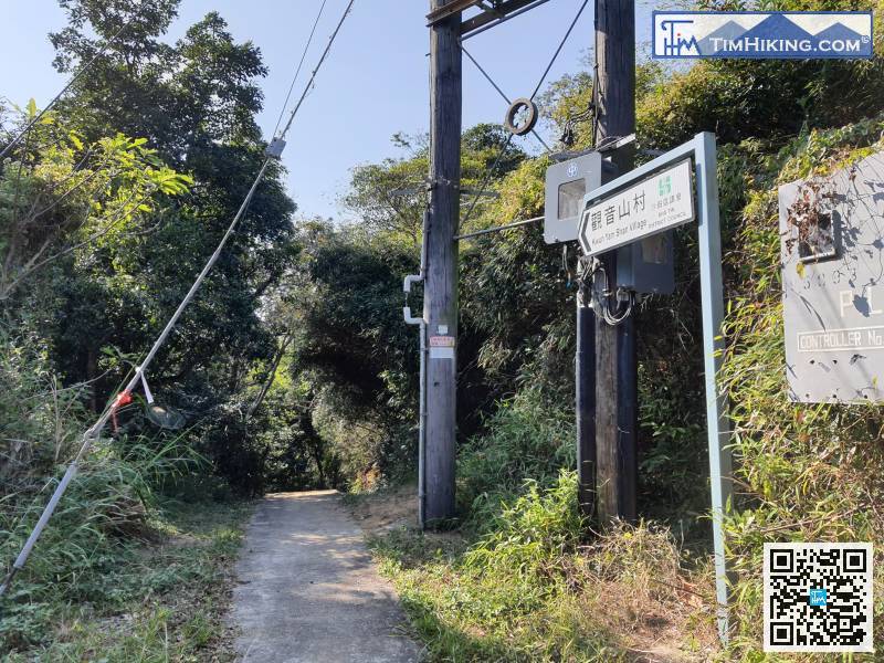 在分叉路口轉入觀音山村的路