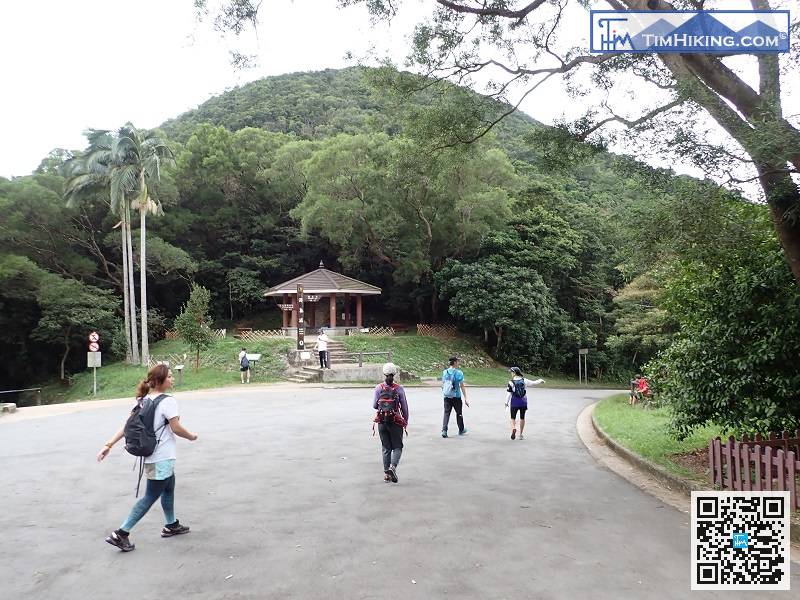 到訪完所有於大風坳的遺跡後，便循柏架山道落山。