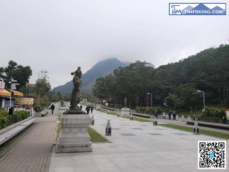 下車後，隨即前往東山法門的方向，即法門古道。