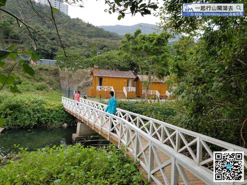 白色木橋是一個非常靚的拍攝景點，有很濃厚的鄉村風情。