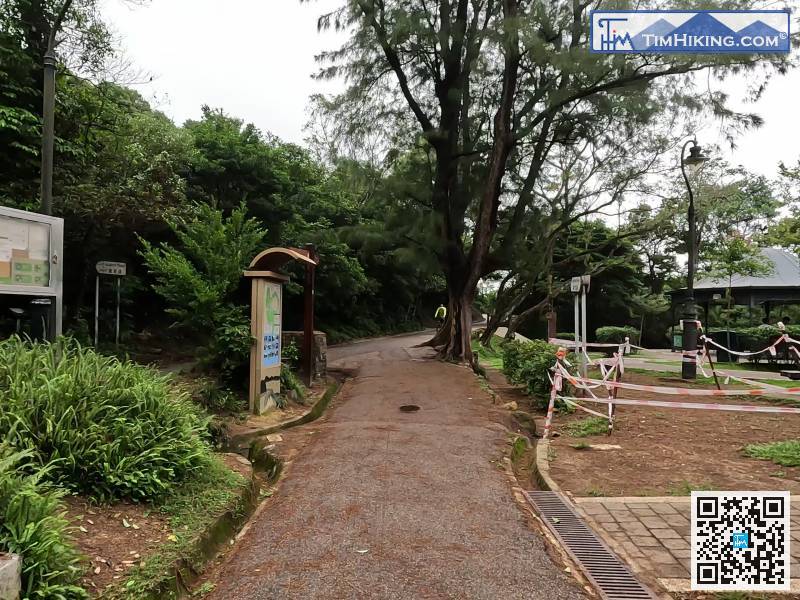 跟住在西高山的分叉路口要轉左,