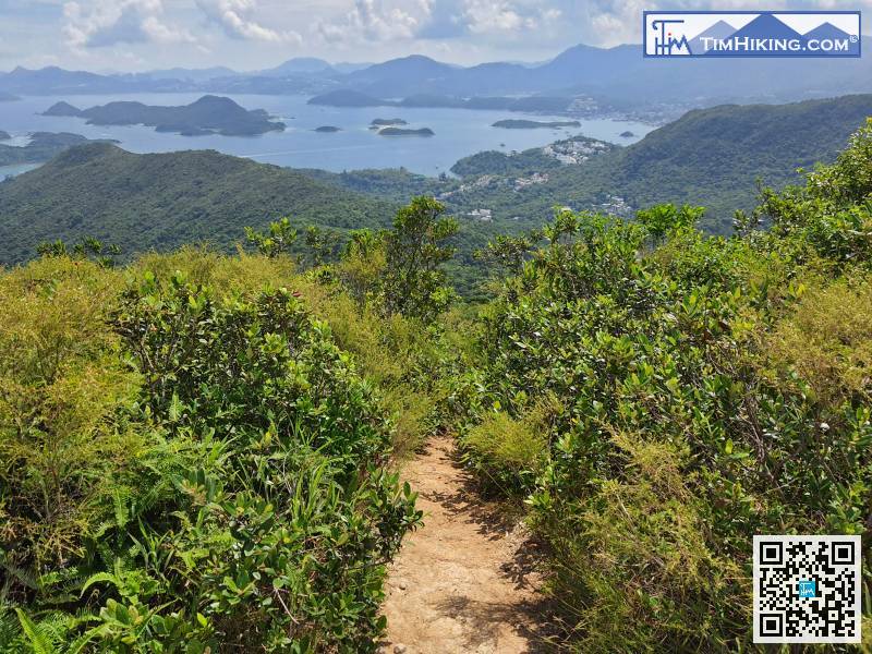 此路線是在小山丘前轉左，往長山的方向落山，