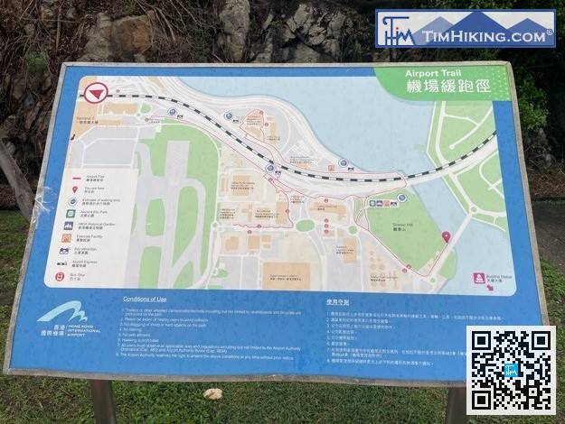 落橋之後，不久便會見到指示牌，地圖是機場緩跑徑，內裏也標示了觀景山的位置。
