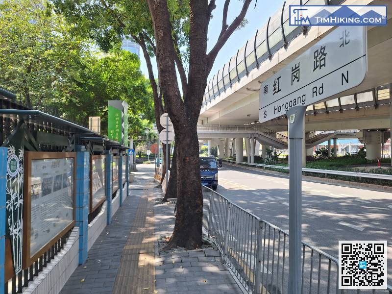 先沿紅崗路直行，