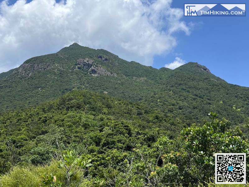 面前左邊就是七娘山，右邊就是大雁頂，