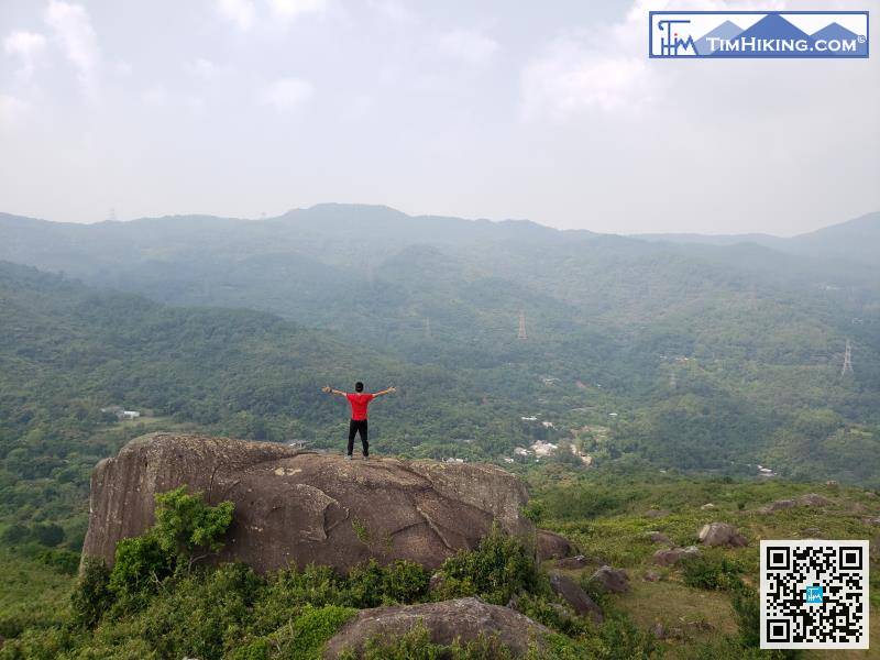 大休過後便落山去，行到另一邊的大石。