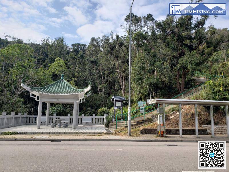 起步點近五塊田，亦即是釣魚翁郊遊徑的入口，大家可以乘巴士91/91R/91S或小巴16/103/103M前往，並於五塊田站下車。