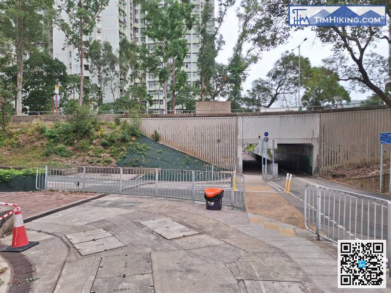 來到行人隧道口的位置，